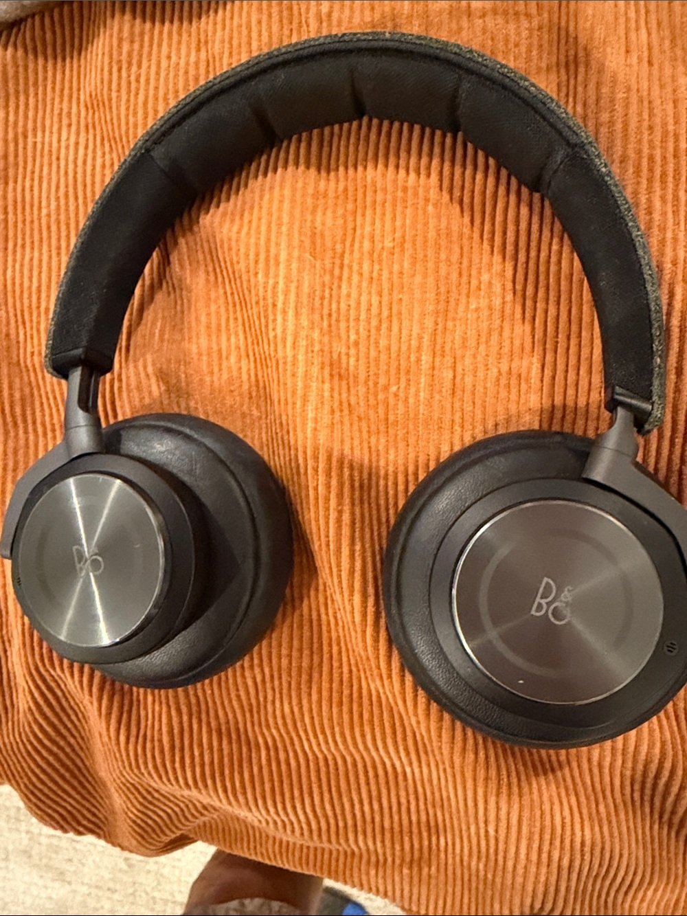 Bang & Olufsen Beoplay B7 Black Over-Ear Wireless Headphones